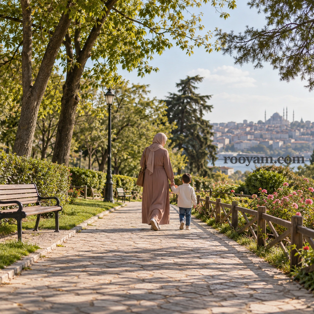 Rüyada Ana: başörtülü bir anne, park yolunda çocuğuyla el ele yürüyor.